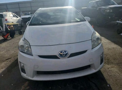 Prius 010 option 3 ក្នុងលឿងJBL