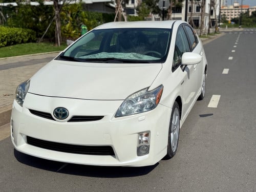 TOYOTA PRIUS 2011 Option 5 Advanced ឡានCAកាលី មូលគ្មានប្រវត្តបុកប៉ះ តម្លៃ (ចរចា)