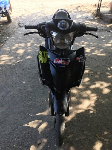 ធានាឲ្យទាំងស្លាកលេខតឹងម៉ូតូ។នៅស្អាតចរចាបាន