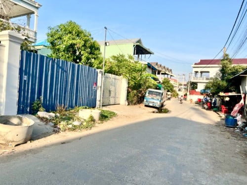 ដីលក់បន្ទាន់​ :