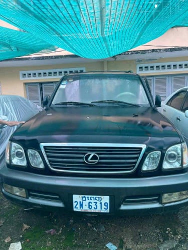 ឡានរបស់ក្រុមហ៊ុនធានាគាមិនដែលជិះទេនៅថ្មីណាស់សំណុំស៊ីន