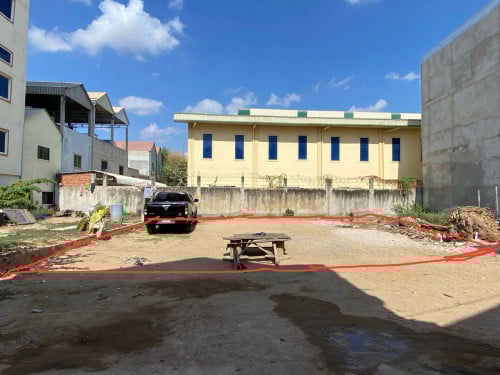 ដីលក់ឬជួល