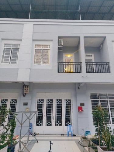 ផ្ទះល្វែងសំរាប់លក់នៅ អរិយក្សត្រ