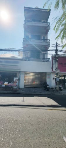 ផ្ទះល្វែងអាជីវកម្មលើផ្លូវធំអ៊ូអរសម្រាប់ជួលនៅដូនពេញ