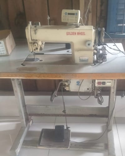 ម៉ាស៊ីនដេរខោអាវ នៅប្រើបានធម្មតា លក់វិញព្រោះដូរទីតាំង