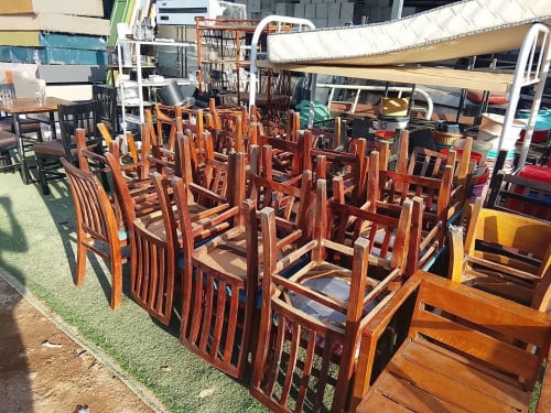 កៅអីឈេី