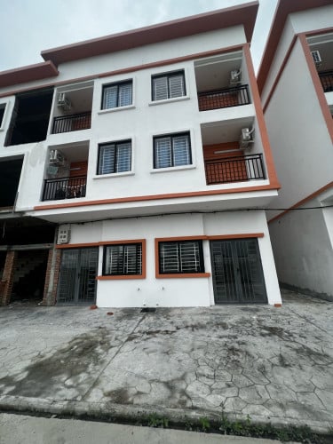 ផ្ទះលក់មានចំណូលពីការជួលស្រាប់ទាំង2ល្វេងមុខរោងចក្រសាងសង់រួចទល់មុខសួនឧស្សាហកម្មកាណាឌីយ៉ាបង់រំលួសបន្ត