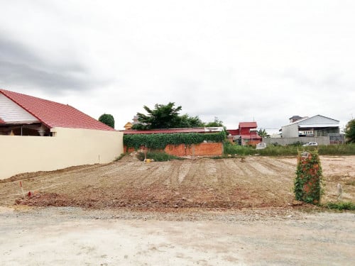 ដីលក់ បន្ទាន់នៅតាខ្មៅ (ទំហំ 20m X 20m) (ដីប្លង់រឹង)