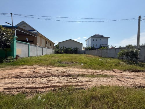 ដីលក់(20x33)នៅក្នុងសង្កាត់ឃ្មួញ