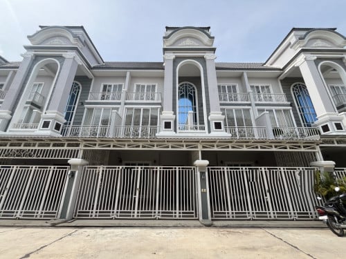 វីឡាកូនកាត់លក់តម្លៃក្រោមទីផ្សារ នៅបុរីឡុងនី គម្រោង3