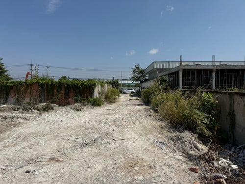 ដីលក់(40x30)នៅក្រោយផ្សារបឹងបៃតង