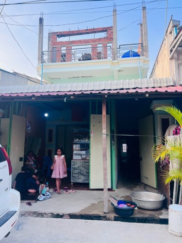 ផ្ទះអាជីវកម្មមានបន្ទប់ជួល6បន្ទប់ស្រាប់ខាងលើអាចសង់បាន3បន្ទប់ទៀតព្រោះមានគ្រោងសាងសង់រួច