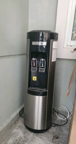 ម៉ាស៊ីនទឹកក្ដៅត្រជាក់អ៊ីណុក មានចម្រោះ៦តង់ តភ្ជាប់ទឹករដ្ឋ លក់វិញ 75$ 015600457