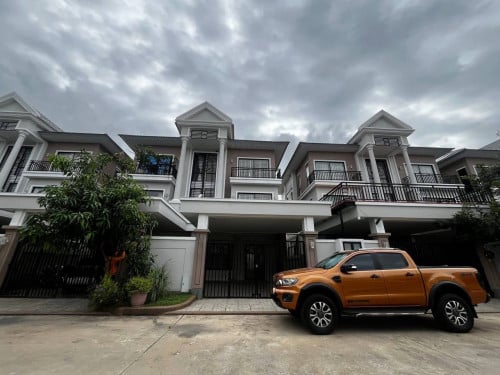 វីឡាភ្លោ A សម្រាប់ជួលនៅបុរី ប៉េងហួតបឹងស្នោ / Twin A Villa for rent in Borey Peng Huoth Boeung snor