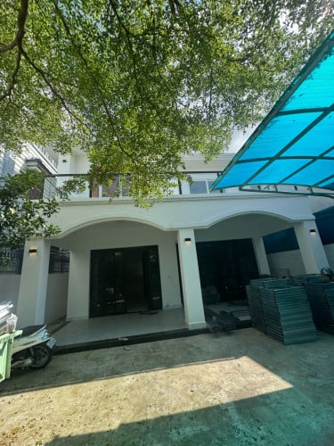 វីឡាទោលដេគ័រហើយថ្មីនៅក្រោយABAតាខ្មៅលក់