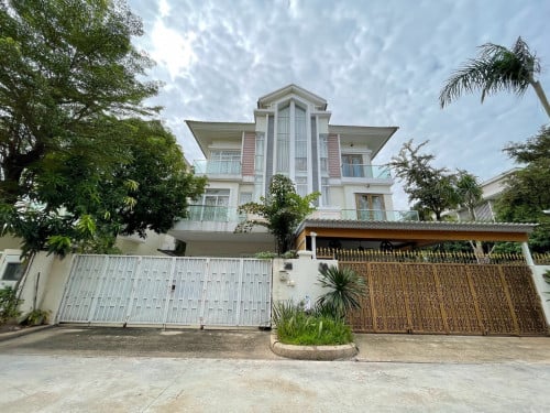 #Forrent ✅Twin Villa for rent at Borey Chip Mong Land Sen Sok
