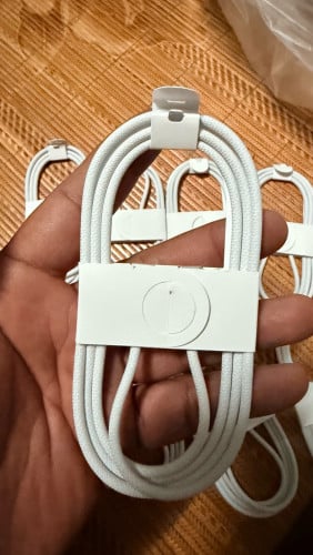 មានលក់ខ្សែសាកទូរស័ព្ទ iPhone Type-C to Type-C ហ្ស៊ីនចេញពីប្រអប់