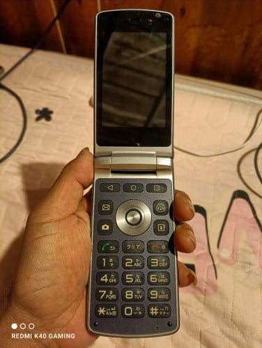 លក់​ទូរសព្ទ៌LGបទមួយប្រើថាច់ក៏បាននៅស្អាតថ្មកាន់