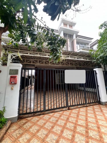 双拼别墅出租/ Twin Villa For Rent/ 在永旺2附近