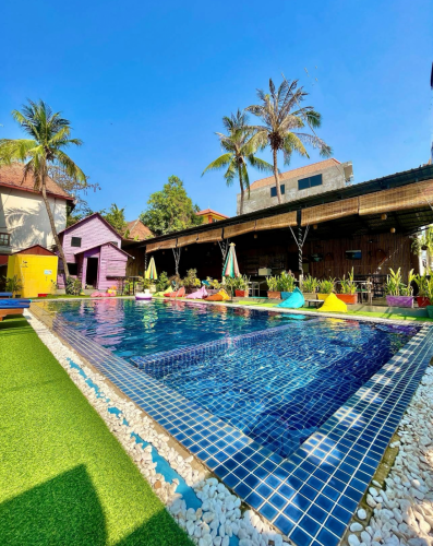 16 Rooms and pool Fully Equipped Hotel in Prime Location