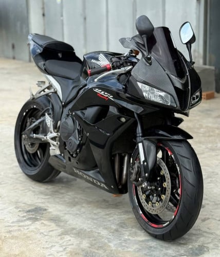 Honda CBR600.2007 ក្រដាស់ពន្ធពេញឆ្នាំ 4500$ ចង់ដូបាន បង់រំលស់ក៏បាន