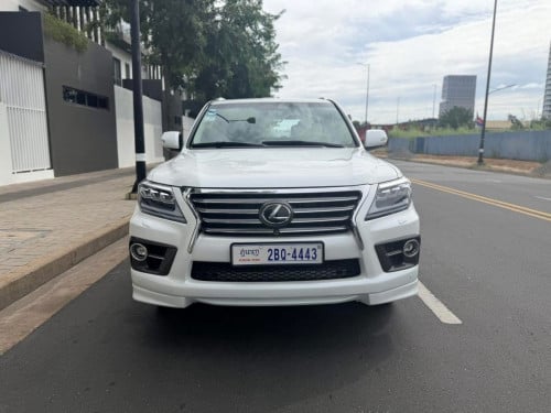 LEXUS LX570 2008 up 2015ម៉ាស៊ីនសាំង V8តម្លៃ $45000 ចចារមាន៥០%អាចរំលស់ផ្ទាល់ជាមួយឃ្លាំង