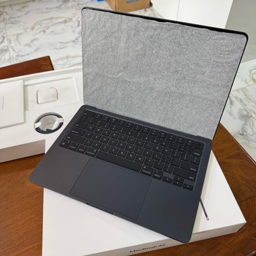 MacBook Air M3 RAM 16G SSD 512G ថ្មី No-Active No-Refurbished