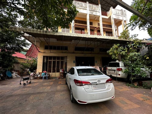 Plot Land With 3 Houses Sale In Urgent