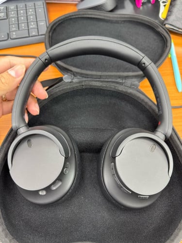 Sony WH-CH720N 99% very new full set with box and case