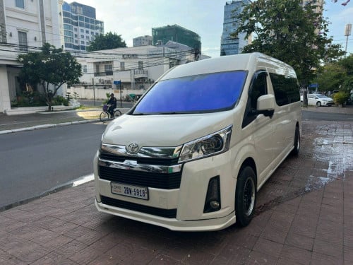 Toyota hiace 2020