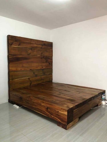 គ្រែឈេីមៃសាក់