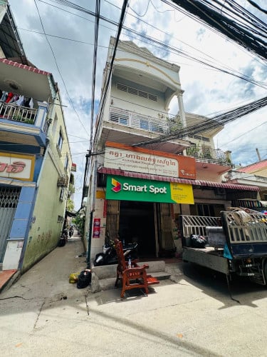 ផ្ទះអាជីវកម្មជាប់ផ្សារ សំរាប់លក់