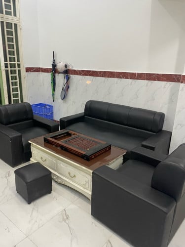 តុទឹកតែ នឹងសាឡុងមួយតឹក