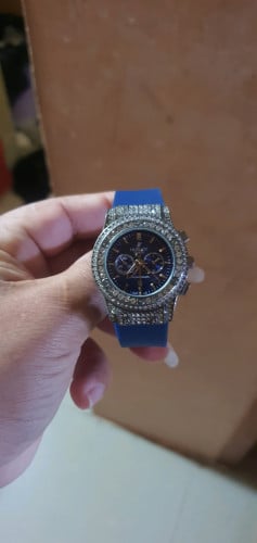 នាឡិកាដៃនារីមួយទឹក