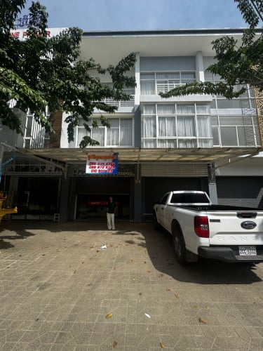 ផ្ទះ ២ ល្វែង សម្រាប់ជួល បុរី វ៉ារីណាក្រាំងធ្នង់ ផ្លូវ រដ្ធ