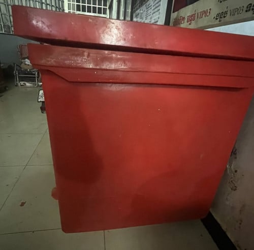 ធុងទឹកកក