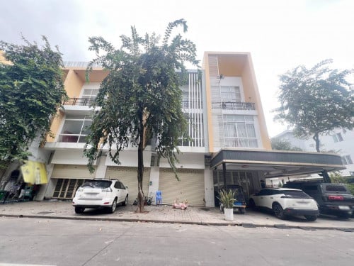 ផ្ទះអាជីវកម្ម សម្រាប់ជួល នៅបុរីប៉េងហួត បឹងស្នោរ