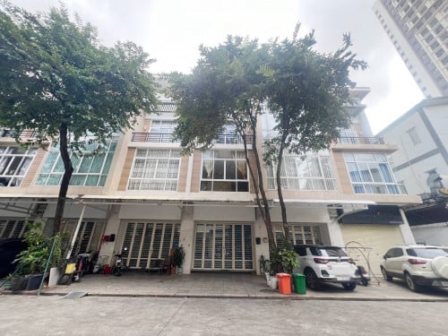 ផ្ទះអាជីវកម្ម សម្រាប់ជួល នៅបុរីប៉េងហួត បឹងស្នោរ