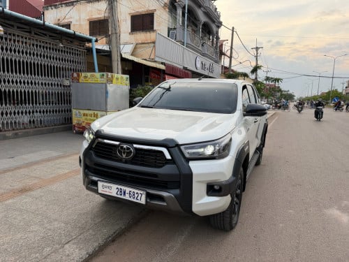 ឡានស្អាតលក់​នៅ​សៀមរាប​023 ថ្នាំ​សុីន​100% ប្រេីបានជាង2មុឺនkm