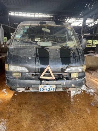 ឡានលក់ មានពន្ធត្រឹមត្រូវឆ្នាំ1993 call 081736212