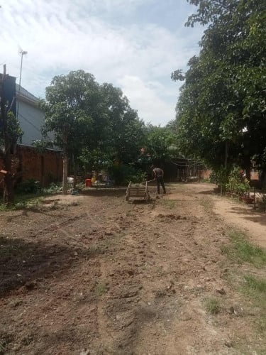 ដី​លក់នៅ​លេីផ្លូវ20A  ជិតAeon3 និងប្រលានយន្តហោះថ្មី​