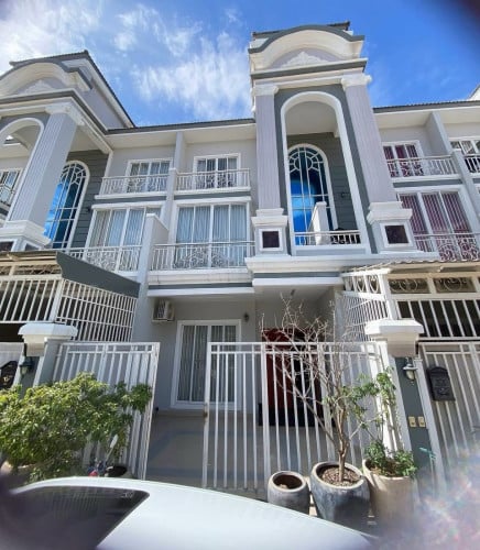 វីឡាកូនកាត់សម្រាប់ជួល នៅបុរីឡុងនី គម្រោង3