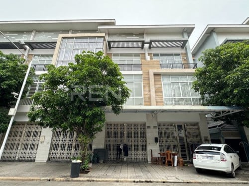 ផ្ទះល្វែងសម្រាប់ជួលនៅបុរីប៉េងហួត 6A​ / LA for rent at Borey Peng Houth 6A