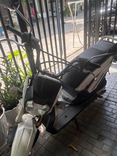 ម៉ូតូលក់បងៗ 700$