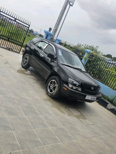 ឡានស្អាតឆ្នាំ 99 មាន 2 គ្រឿងឡាននៅផ្សារដីហុយ