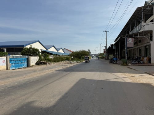 ដីលក់នៅជិតបុរីChip Mong និងផ្សារព្រៃទា