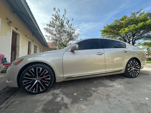 ឡានស្អាតគ្នានកន្លែងទាស់ Lexus Gs300
