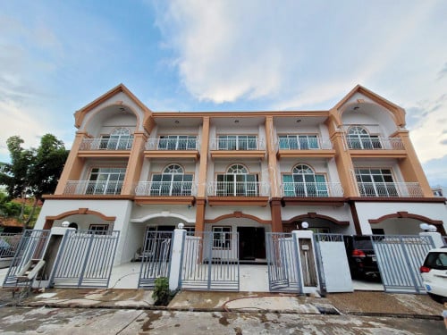 ផ្ទះសម្រាប់ជួល LinkHouse នៅក្នុងបុរី ឧទ្យាន បាសាក់ (ផ្លូវនរោត្តម) ទីតាំងល្អសម្រាប់ស្នាក់នៅ