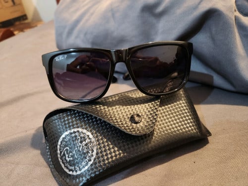 វ៉ែនតា  Ray-Ban