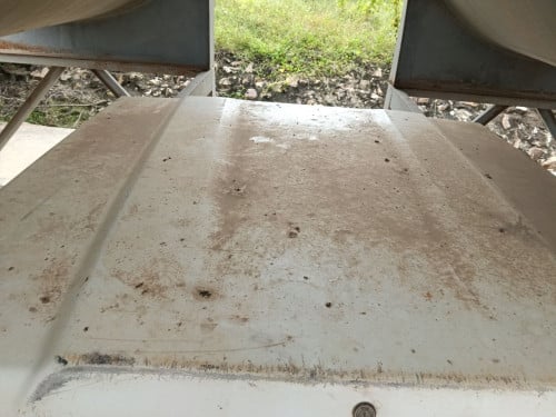 ឃ្លុបក្រោយឡាន Tunrda